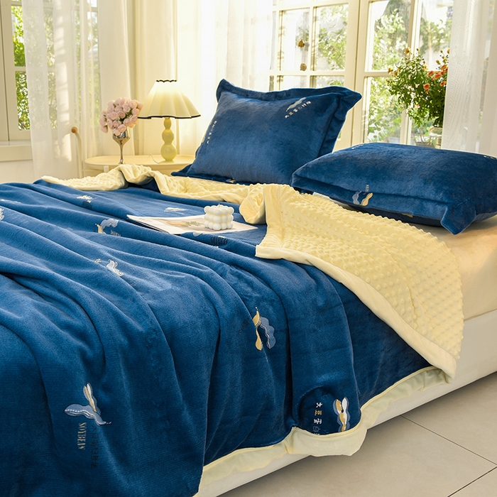 91家纺网 家纺一手货源 找家纺 圣楚家纺 2024新款豆豆绒三层毛毯毯子 豆豆毯蓝