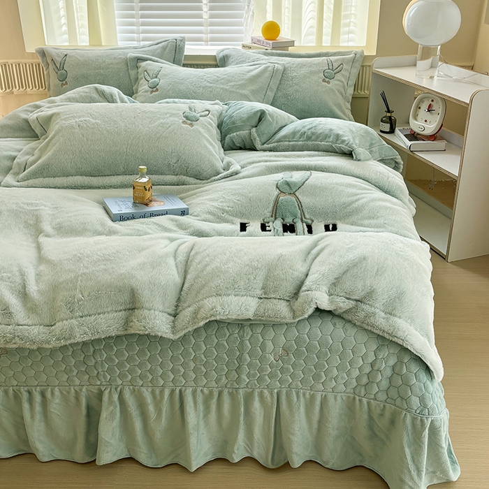 91家纺网 家纺一手货源 找家纺 新月家纺（锦威郎） 2024新款纯色保暖萌萌兔床盖四件套 萌兔湖蓝色