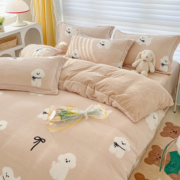 91家纺网 家纺一手货源 找家纺 简如 2025新款加厚220克牛奶绒印花四件套 调皮的小乖比-咖