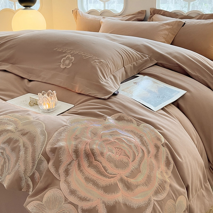 91家纺网 家纺一手货源 找家纺  【秋冬爆款】A类母婴级全棉磨毛四件套纯棉重工刺绣花轻奢风床单床笠款新疆棉高奢床上用品 缇菲-拿铁