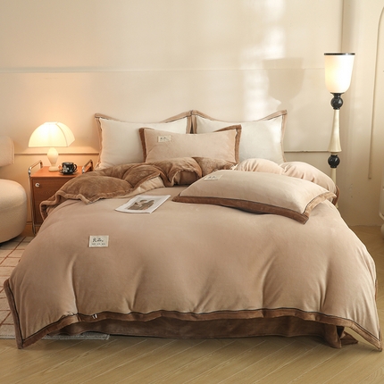 91家纺网 家纺一手货源 找家纺 2025新款A类加厚牛奶绒大包边系列-单被套 卡其+深咖
