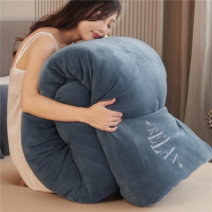 91家纺网 家纺一手货源 找家纺 美梦里 2024新款双面刺绣牛奶绒冬被 星辰蓝