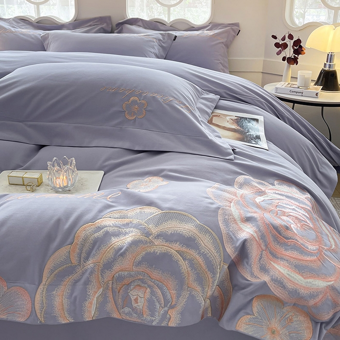 91家纺网 家纺一手货源 找家纺  【秋冬爆款】A类母婴级全棉磨毛四件套纯棉重工刺绣花轻奢风床单床笠款新疆棉高奢床上用品 缇菲-莓蓝