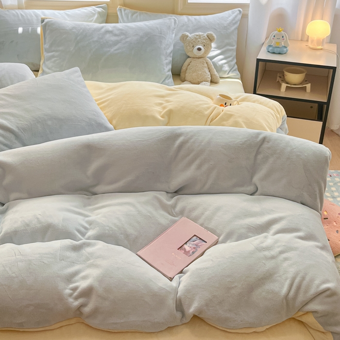 91家纺网 家纺一手货源 找家纺 慕澄家纺 2024新款纯色双拼牛奶绒四件套 天蓝+黄