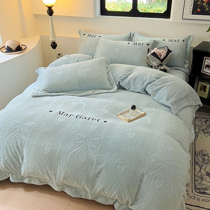 91家纺网 家纺一手货源 找家纺 （总）昊川 2025年新款高克重230g全消光牛奶绒四件套立体雕花轻奢绣花四件套