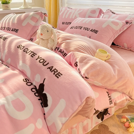 91家纺网 家纺一手货源 找家纺 （总）简如 2025新款加厚220克牛奶绒印花四件套