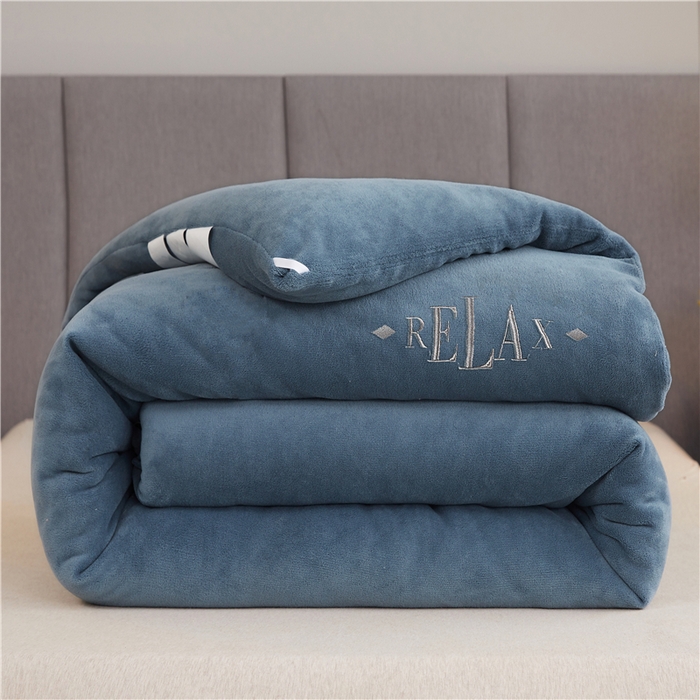 91家纺网 家纺一手货源 找家纺 美梦里 2024新款双面刺绣牛奶绒冬被 星辰蓝