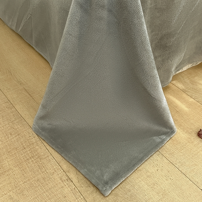 91家纺网 家纺一手货源 找家纺 慕澄家纺 2024新款纯色双拼牛奶绒四件套 绿+杏子灰