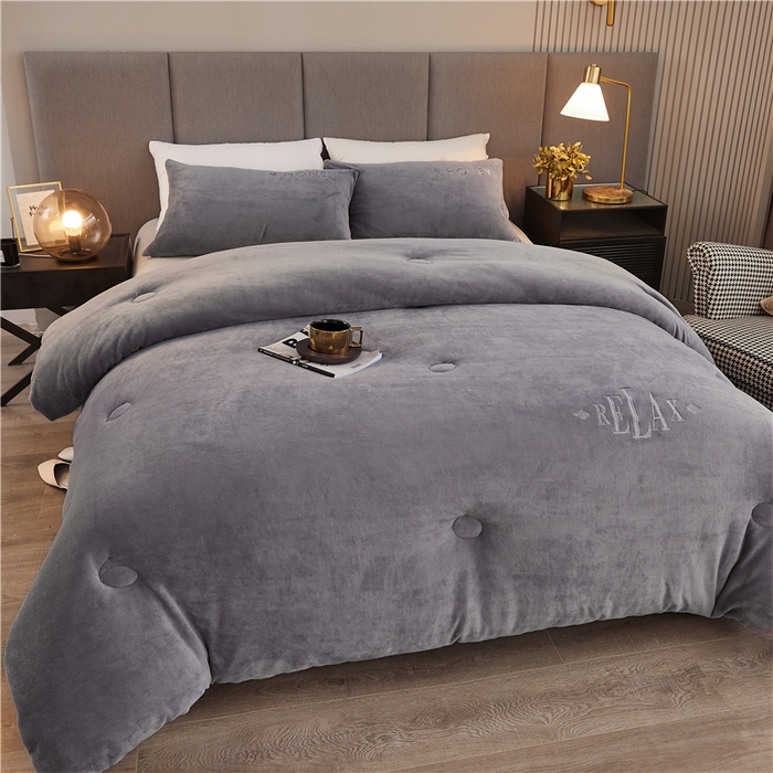 91家纺网 家纺一手货源 找家纺 美梦里 2024新款双面刺绣牛奶绒冬被 气质灰