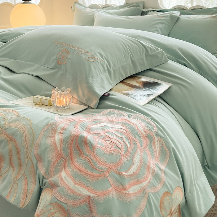 91家纺网 家纺一手货源 找家纺  【秋冬爆款】A类母婴级全棉磨毛四件套纯棉重工刺绣花轻奢风床单床笠款新疆棉高奢床上用品 缇菲-茶绿