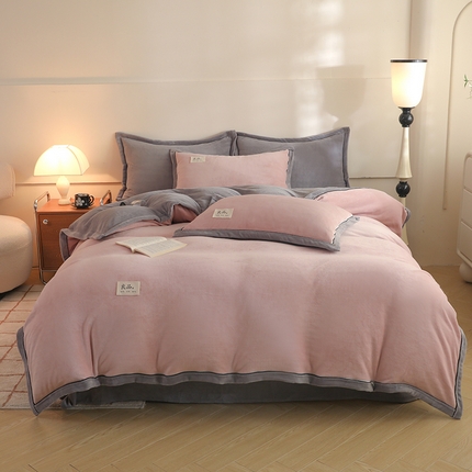 91家纺网 家纺一手货源 找家纺 2025新款A类加厚牛奶绒大包边系列-单被套 豆沙+浅灰