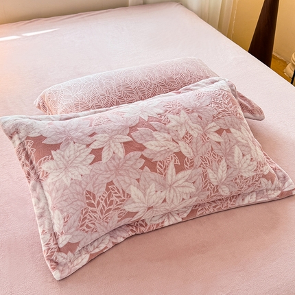 91家纺网 家纺一手货源 找家纺 2025新款A类高克重牛奶绒着色烂花绒系列-单枕套 春风里