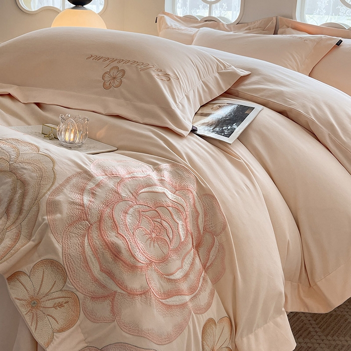 91家纺网 家纺一手货源 找家纺  【秋冬爆款】A类母婴级全棉磨毛四件套纯棉重工刺绣花轻奢风床单床笠款新疆棉高奢床上用品 缇菲-白桃