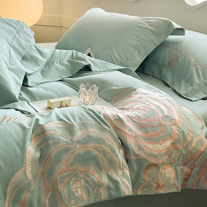 91家纺网 家纺一手货源 找家纺  【秋冬爆款】A类母婴级全棉磨毛四件套纯棉重工刺绣花轻奢风床单床笠款新疆棉高奢床上用品 缇菲-茶绿