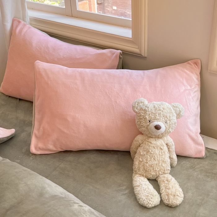 91家纺网 家纺一手货源 找家纺 慕澄家纺 2024新款纯色双拼牛奶绒四件套 粉+火山灰