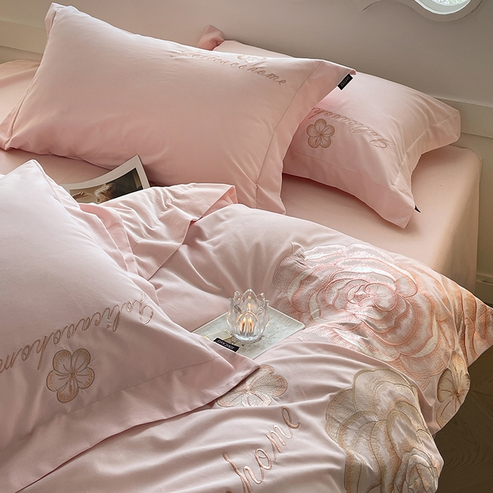 91家纺网 家纺一手货源 找家纺  【秋冬爆款】A类母婴级全棉磨毛四件套纯棉重工刺绣花轻奢风床单床笠款新疆棉高奢床上用品 缇菲-颜粉