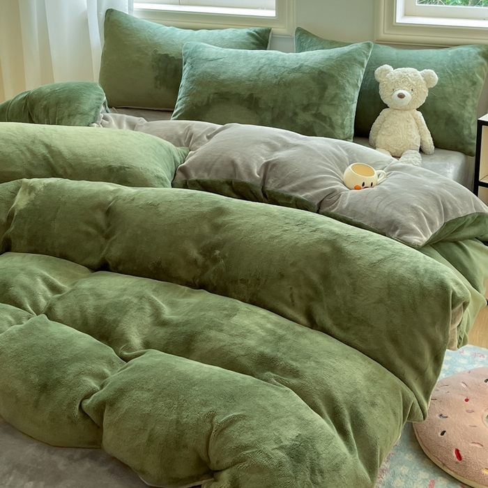 91家纺网 家纺一手货源 找家纺 慕澄家纺 2024新款纯色双拼牛奶绒四件套 绿+杏子灰