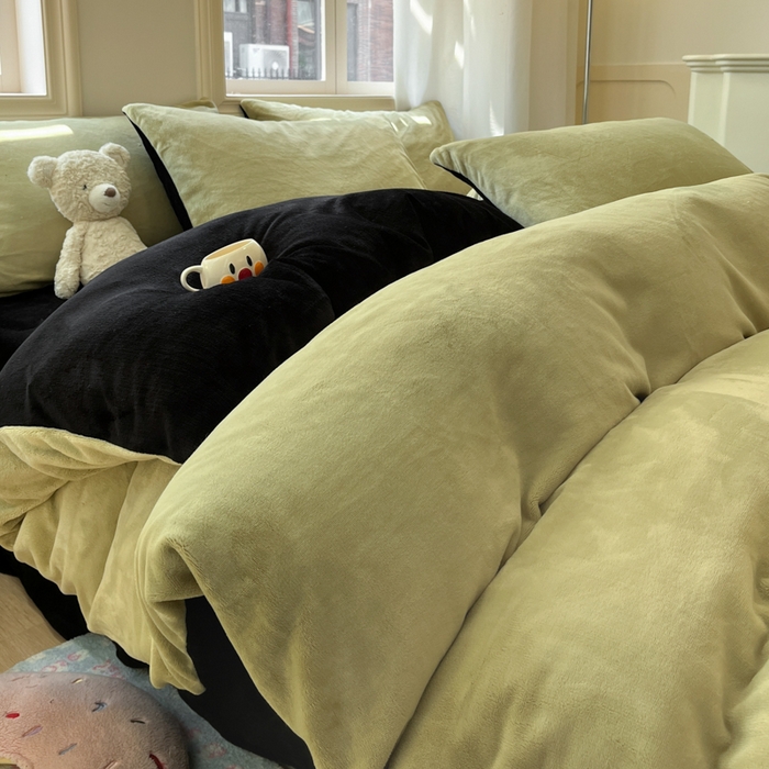 91家纺网 家纺一手货源 找家纺 慕澄家纺 2024新款纯色双拼牛奶绒四件套 芥末绿+黑