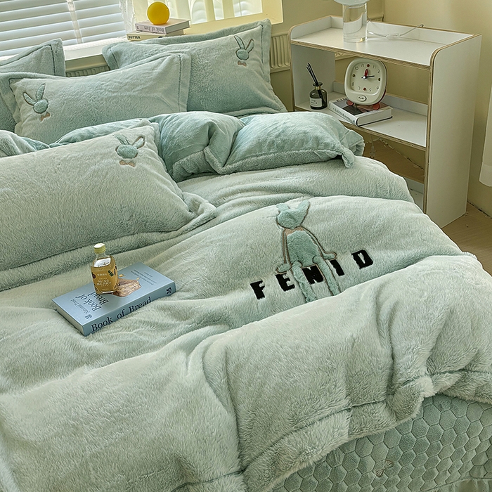 91家纺网 家纺一手货源 找家纺 新月家纺（锦威郎） 2024新款纯色保暖萌萌兔床盖四件套 萌兔湖蓝色