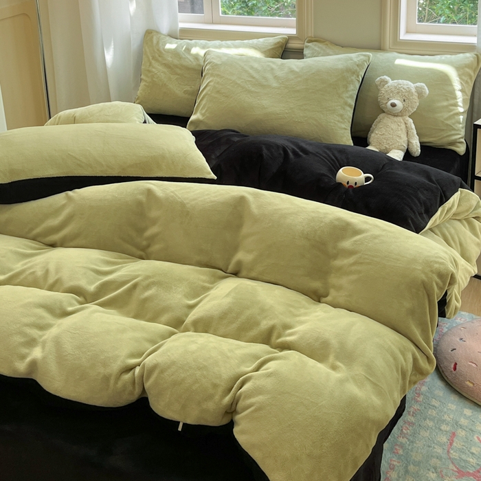 91家纺网 家纺一手货源 找家纺 慕澄家纺 2024新款纯色双拼牛奶绒四件套 芥末绿+黑