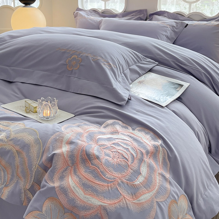 91家纺网 家纺一手货源 找家纺  【秋冬爆款】A类母婴级全棉磨毛四件套纯棉重工刺绣花轻奢风床单床笠款新疆棉高奢床上用品 缇菲-莓蓝