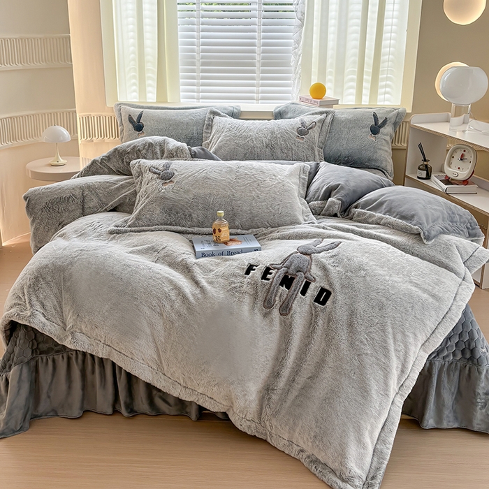 91家纺网 家纺一手货源 找家纺 新月家纺（锦威郎） 2024新款纯色保暖萌萌兔床盖四件套 萌兔高级灰