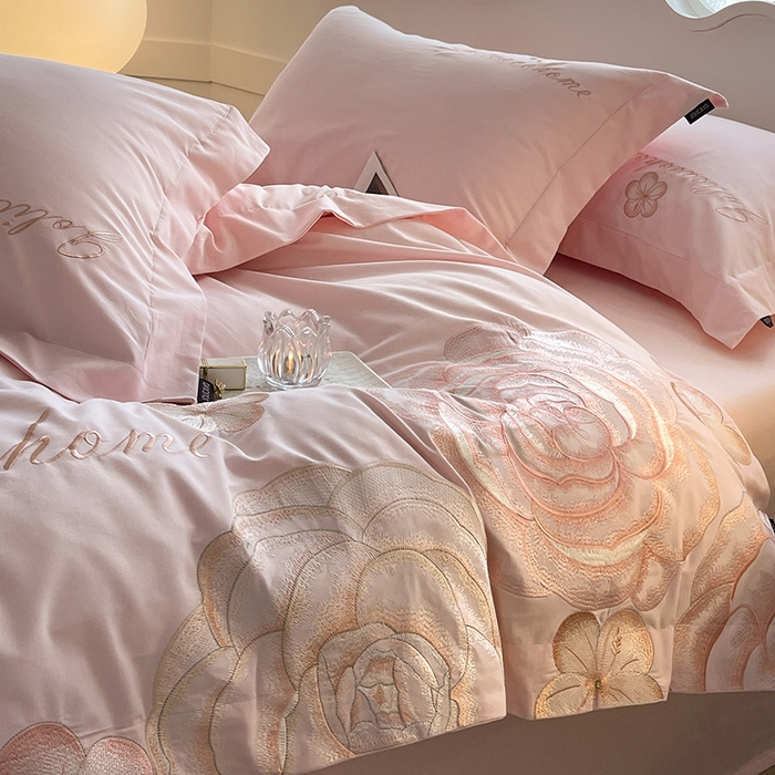 91家纺网 家纺一手货源 找家纺  【秋冬爆款】A类母婴级全棉磨毛四件套纯棉重工刺绣花轻奢风床单床笠款新疆棉高奢床上用品 缇菲-颜粉