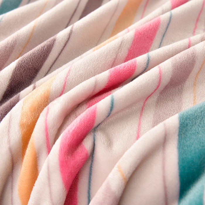 91家纺网 家纺一手货源 找家纺 圣楚 2024新款300g加厚保暖云貂绒双面毯子办公室午睡毛毯直播 彩条