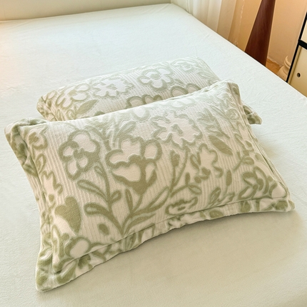 91家纺网 家纺一手货源 找家纺 2025新款A类高克重牛奶绒着色烂花绒系列-单枕套 花满楼