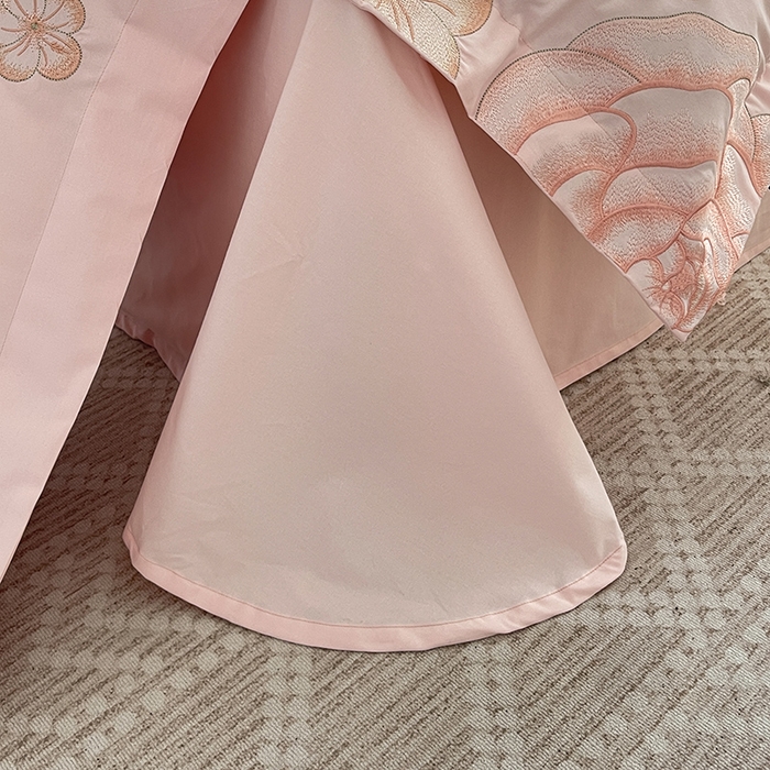 91家纺网 家纺一手货源 找家纺  【秋冬爆款】A类母婴级全棉磨毛四件套纯棉重工刺绣花轻奢风床单床笠款新疆棉高奢床上用品 缇菲-颜粉