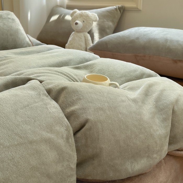 91家纺网 家纺一手货源 找家纺 慕澄家纺 2024新款纯色双拼牛奶绒四件套 灰+浅棕