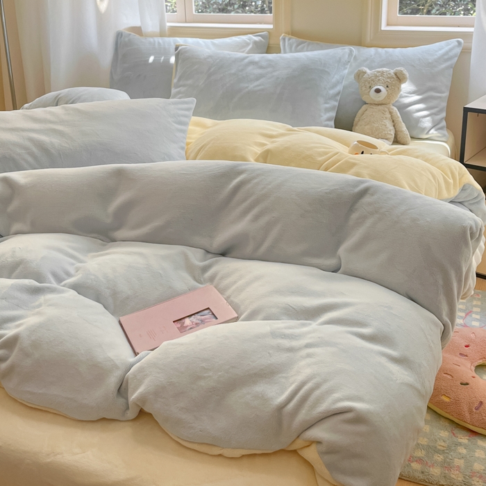 91家纺网 家纺一手货源 找家纺 慕澄家纺 2024新款纯色双拼牛奶绒四件套 天蓝+黄