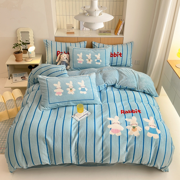 91家纺网 家纺一手货源 找家纺 2024新款大版卡通双面高克重牛奶绒床单款四件套 三只兔