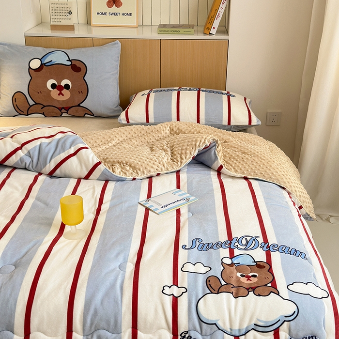 91家纺网 家纺一手货源 找家纺 2024新款卡通大版高克重牛奶绒豆豆被四件套 云朵熊