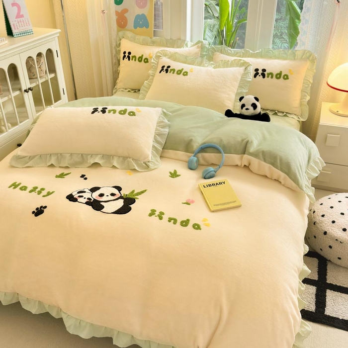 91家纺网 家纺一手货源 找家纺 易禾家纺 2024新款高克重加厚保暖牛奶绒四件套熊猫宝宝系列 熊猫宝宝--奶绿
