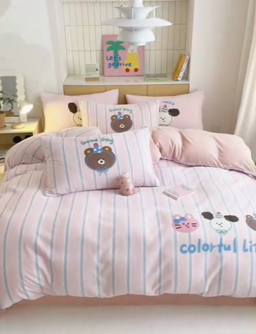 91家纺网 家纺一手货源 找家纺 2024新款大版卡通双面高克重牛奶绒床单款四件套 好朋友