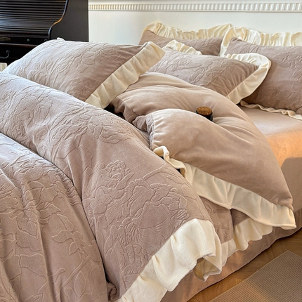 91家纺网 家纺一手货源 找家纺 大境 2024新款维也纳牛奶绒提花四件套维也纳-咖