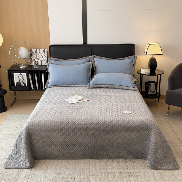 91家纺网 家纺一手货源 找家纺 欧邦 新款纯色牛奶绒单被套夹棉床盖三件套四件套 蔚蓝+浅灰