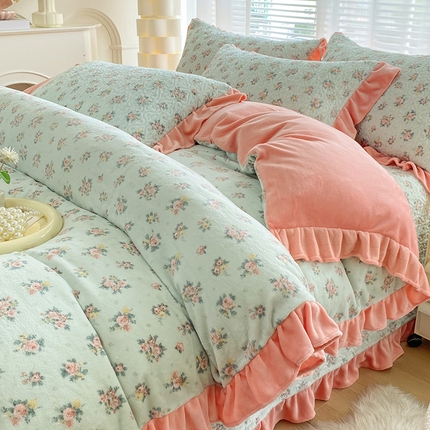 91家纺网 家纺一手货源 找家纺 （总）梦精灵家纺 2025新款牛奶绒花边床盖四件套