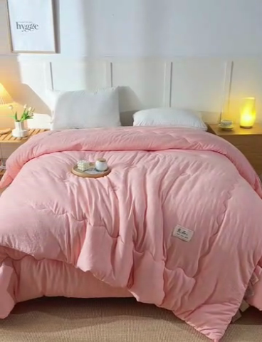 91家纺网 家纺一手货源 找家纺 预言家纺 2024新款良品压花冬被子母被 良品粉