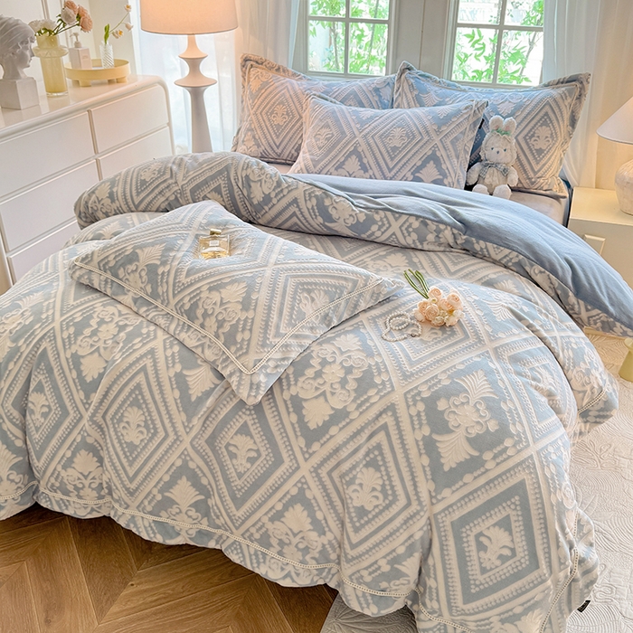 91家纺网 家纺一手货源 找家纺 简如 2025新款A类加厚冰岛立体雕花牛奶绒浮雕绒四件套（有买家秀） 洛莉-蓝