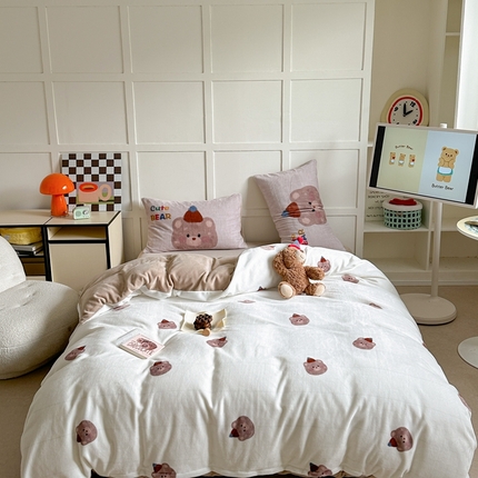 91家纺网 家纺一手货源 找家纺 美乐迪家纺 2024新款高克重牛奶绒卡通印花四件套 帽子熊