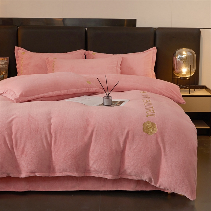 91家纺网 家纺一手货源 找家纺 招财狼家纺  2024新款7斤高克重牛奶绒刺绣四件套 山茶花-公主粉