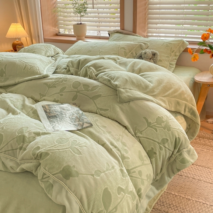 91家纺网 家纺一手货源 找家纺 简如 2025新款A类加厚冰岛立体雕花牛奶绒浮雕绒四件套（有买家秀） 花蔓-草绿
