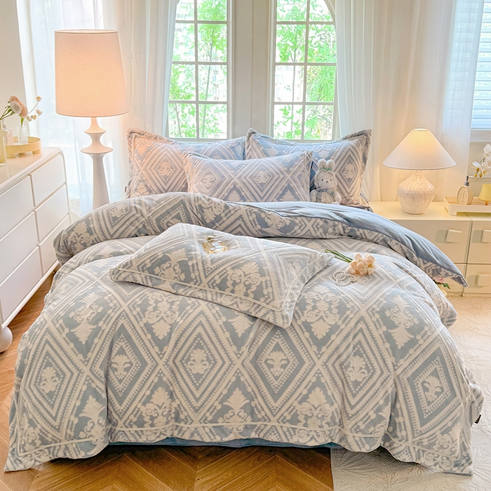 91家纺网 家纺一手货源 找家纺 简如 2025新款A类加厚冰岛立体雕花牛奶绒浮雕绒四件套（有买家秀） 洛莉-蓝