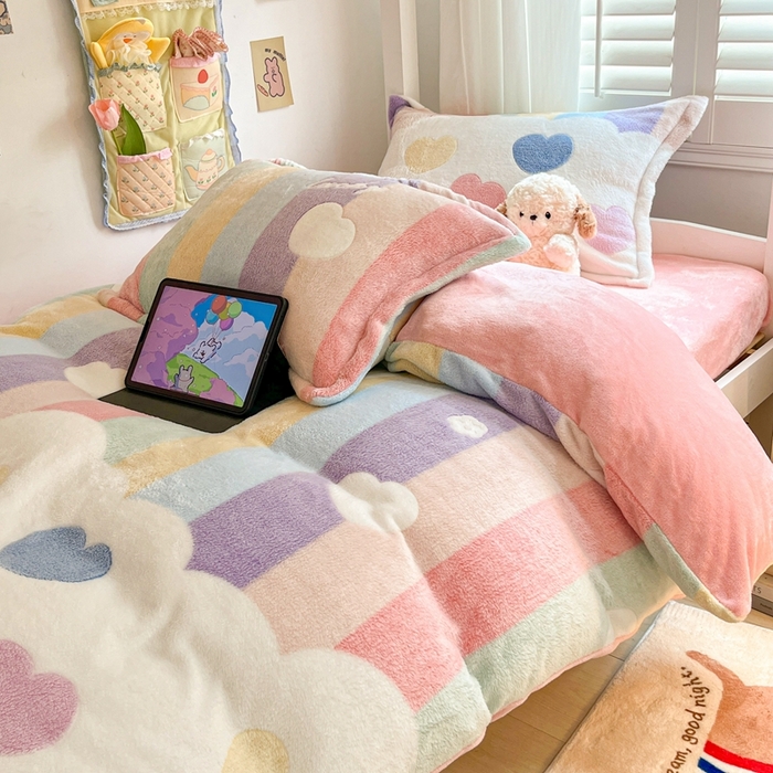 91家纺网 家纺一手货源 找家纺 川悦生活 2024新款雪花绒宿舍三件套 彩虹爱心粉