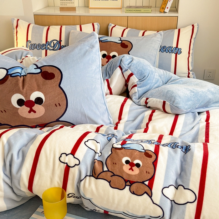 91家纺网 家纺一手货源 找家纺 2024新款大版卡通双面高克重牛奶绒床单款四件套 云朵熊