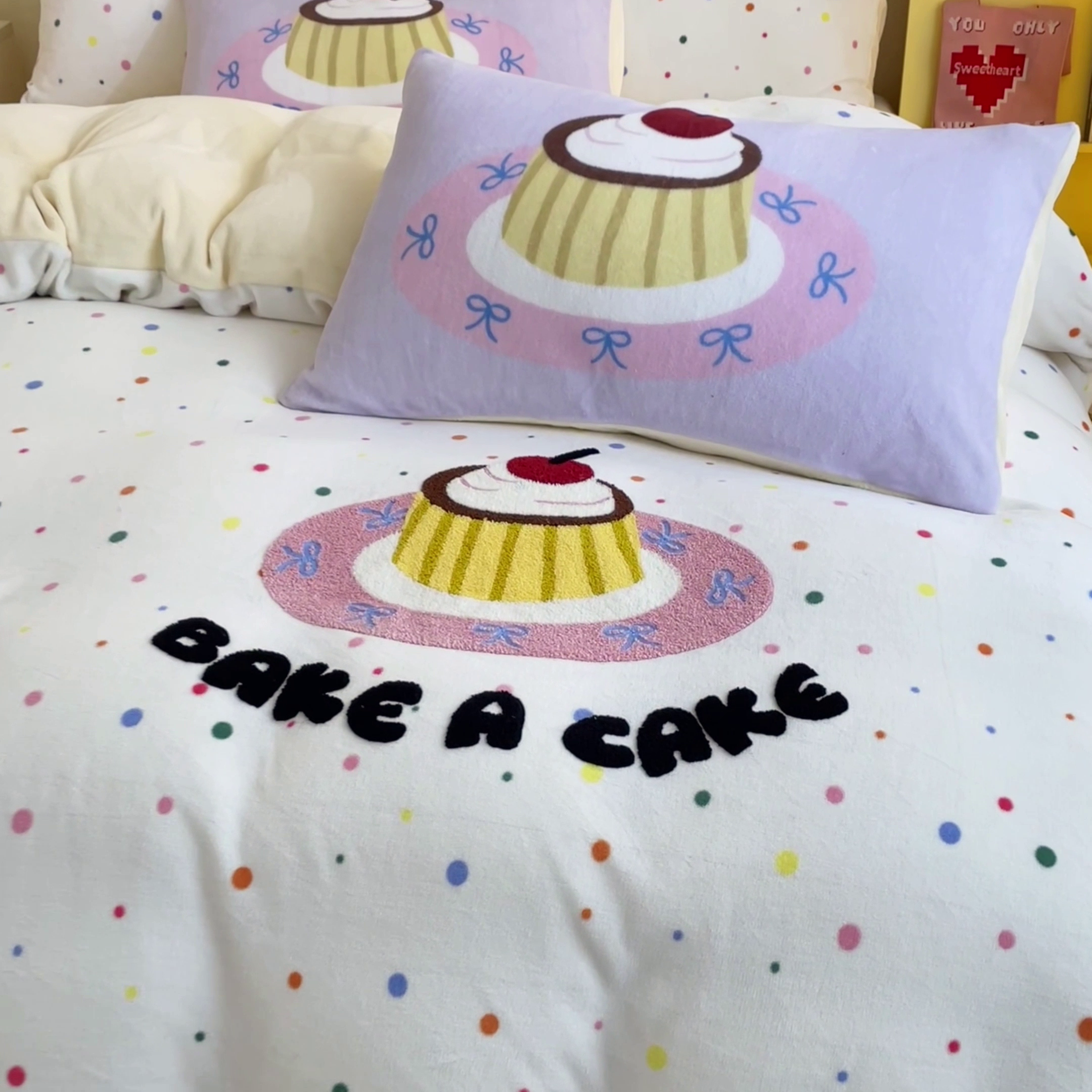 91家纺网 家纺一手货源 找家纺 呗旺鹿 2024新款高克重卡通印花牛奶绒四件套毛巾绣牛奶绒四件套 樱桃蛋糕