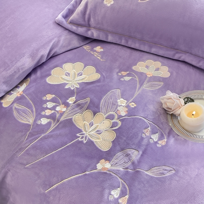 91家纺网 家纺一手货源 找家纺 畅畅家纺 2024秋冬新款牛奶绒绣花四件套 芳华-伊莉莎系列 伊莉莎-紫色