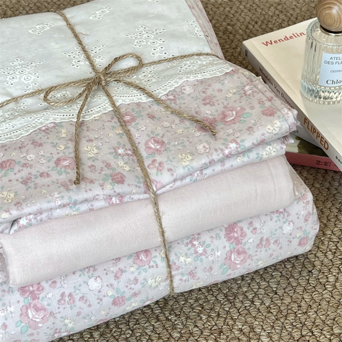 91家纺网 家纺一手货源 找家纺 2024新款全棉印花双层纱四件套--蕾丝花边款 尽染-粉